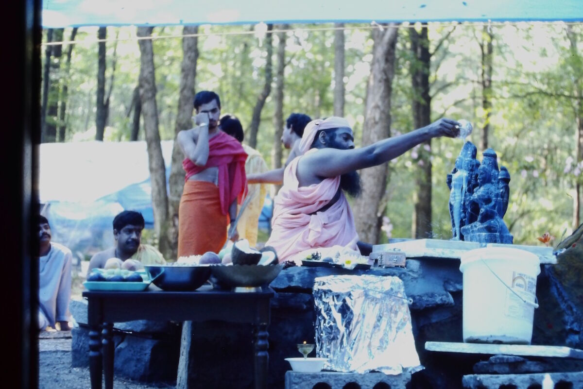 Swamiji 1988 JDRC pranapratishta